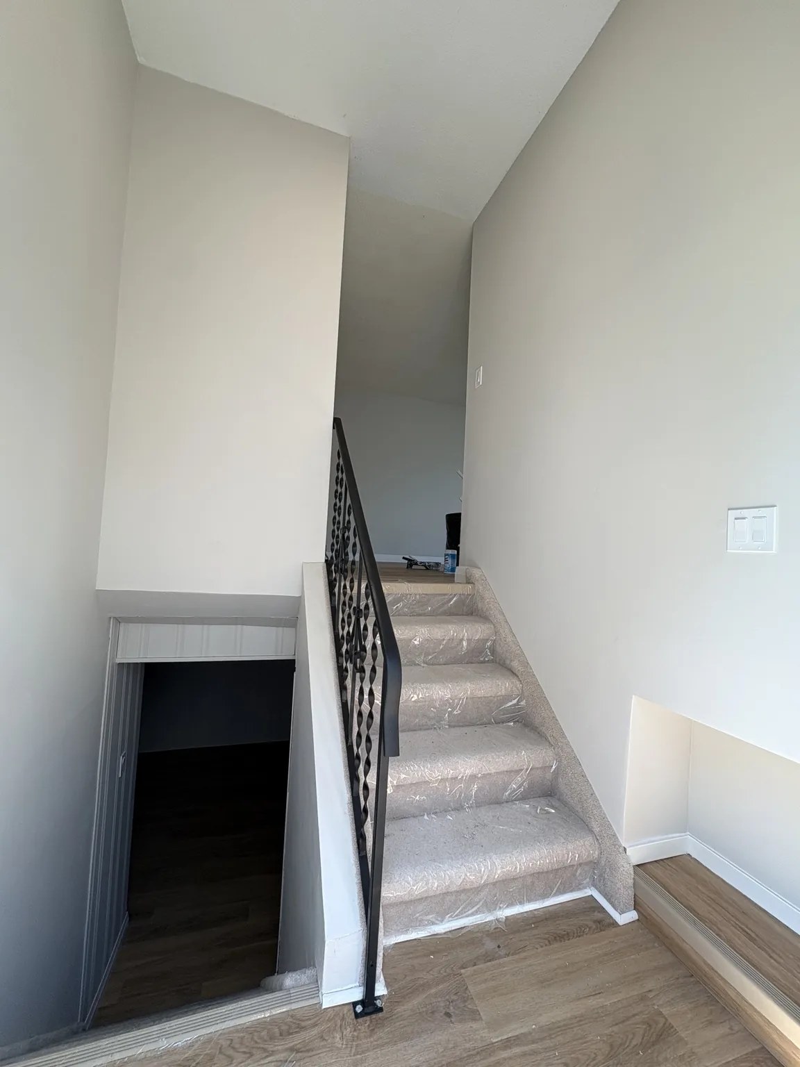 Interior staircase renovation and finishing